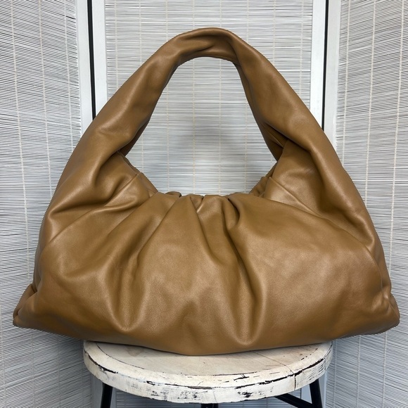 Bottega Veneta The Pouch Size Large Tan Leather Slouchy - Picture 4 of 16